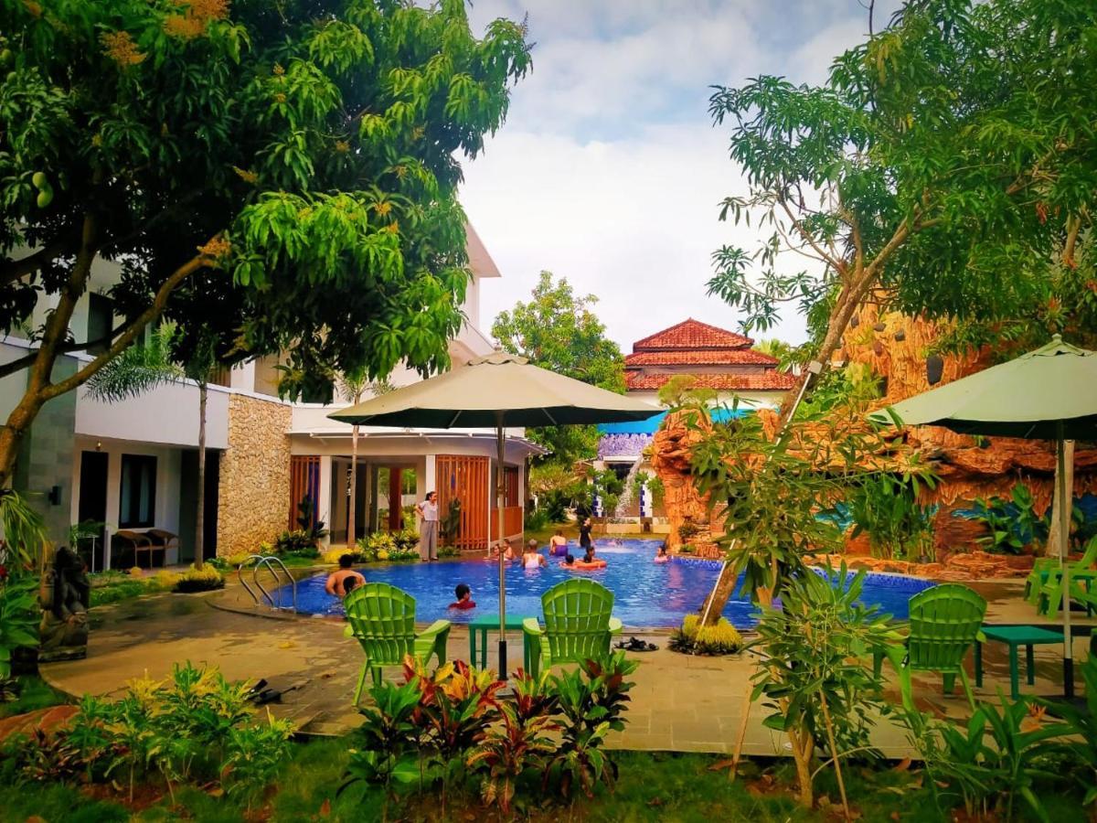 Long Beach Hotel Pangandaran Bagian luar foto