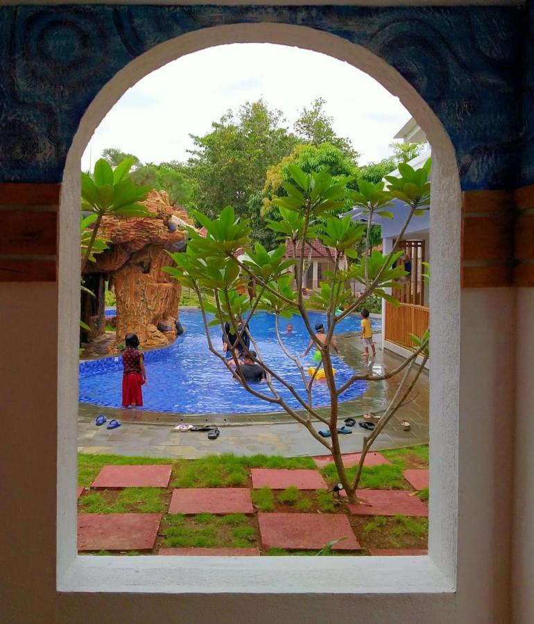 Long Beach Hotel Pangandaran Bagian luar foto
