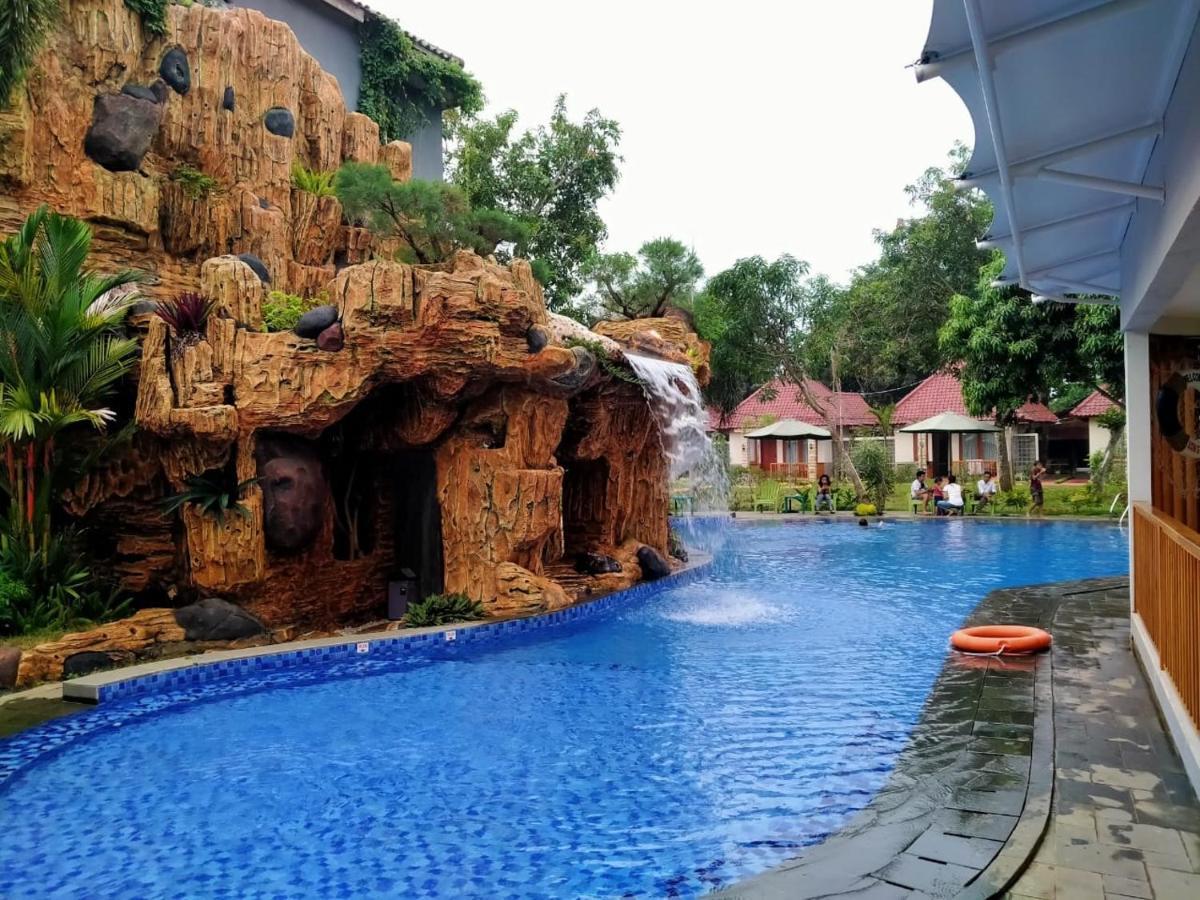 Long Beach Hotel Pangandaran Bagian luar foto