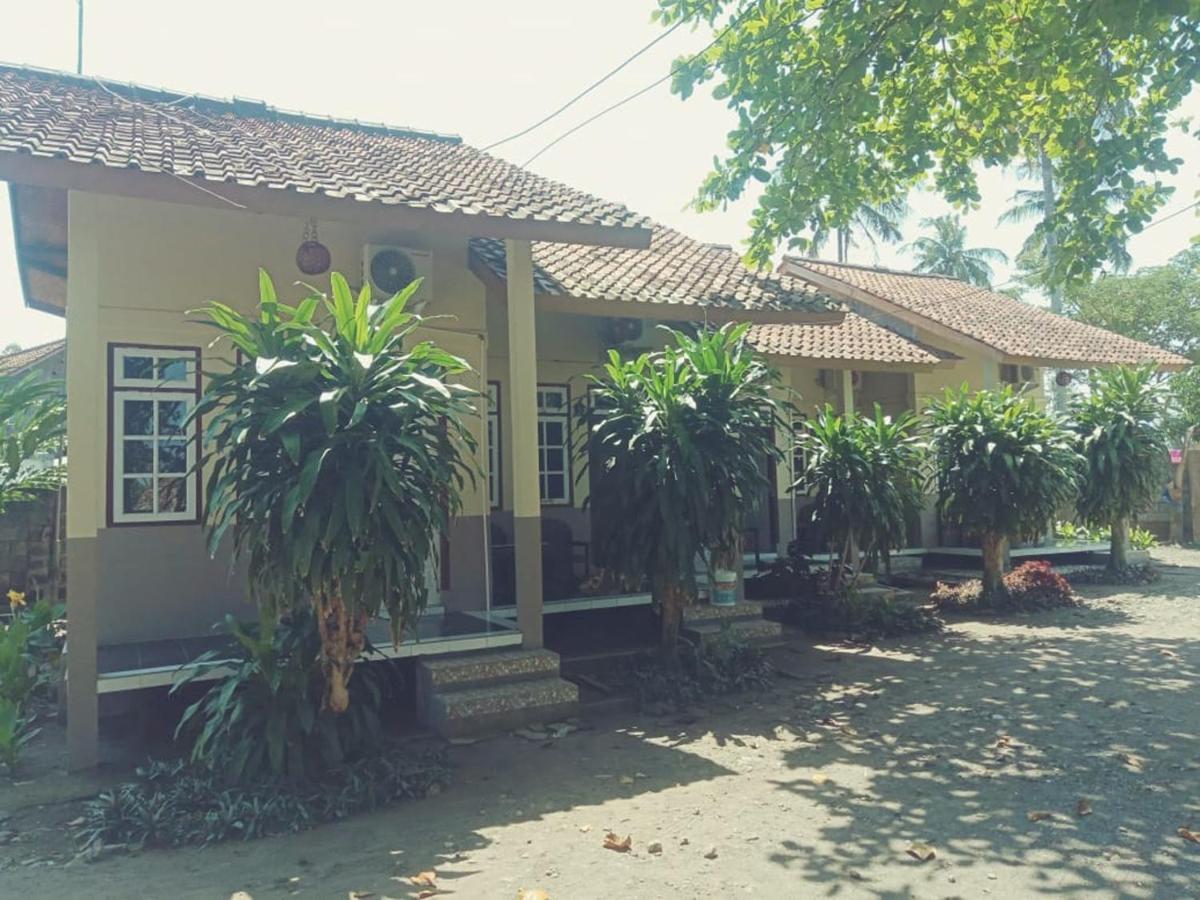Long Beach Hotel Pangandaran Bagian luar foto