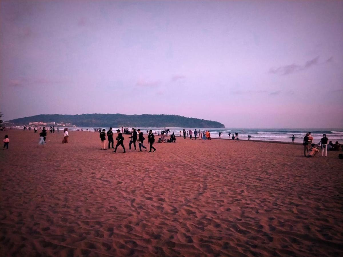 Long Beach Hotel Pangandaran Bagian luar foto