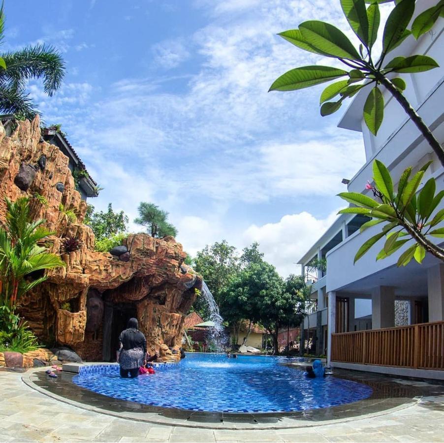 Long Beach Hotel Pangandaran Bagian luar foto